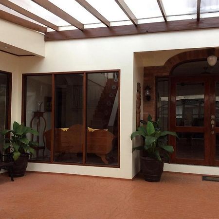 레가스피 Casa Roces B&B 외부 사진