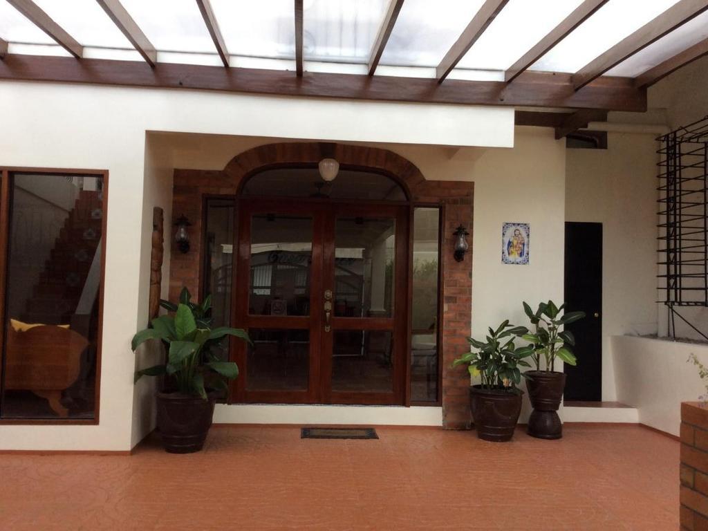 레가스피 Casa Roces B&B 외부 사진