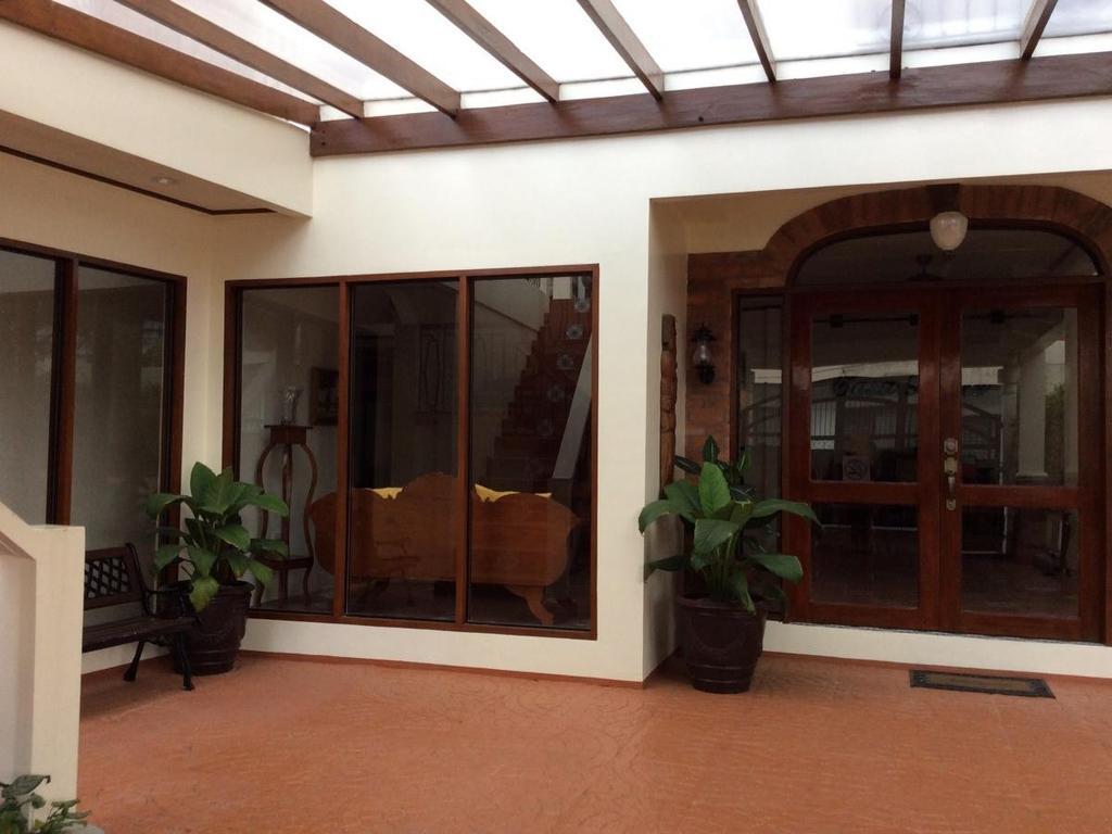 레가스피 Casa Roces B&B 외부 사진